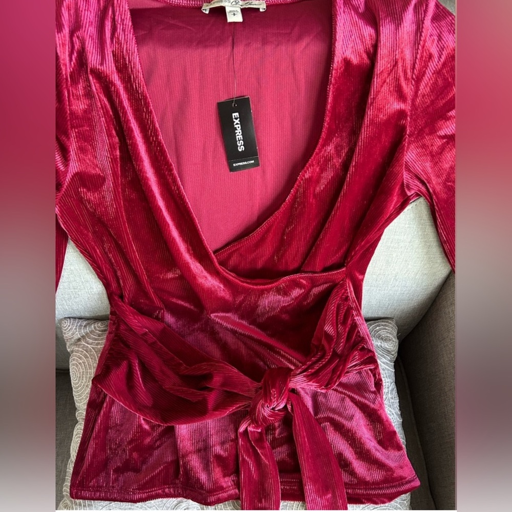 NWT Express Tie Front Velour Wrap Top Burgundy V Neck Size S - Picture 5 of 10